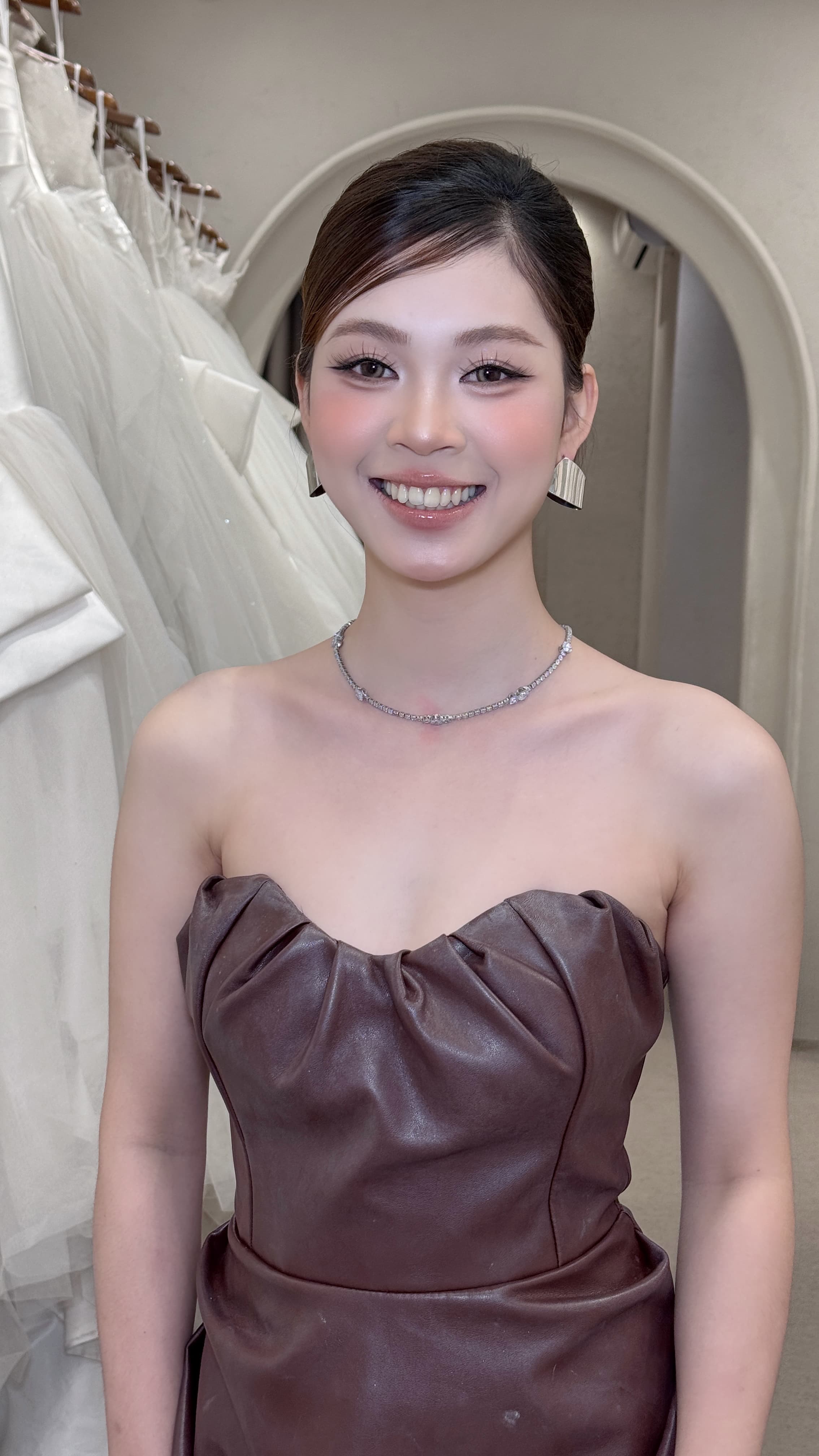 Bridal fitting glow